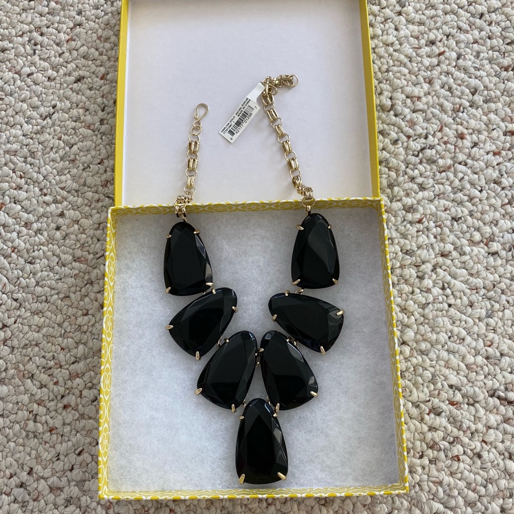 Kendra Scott necklace